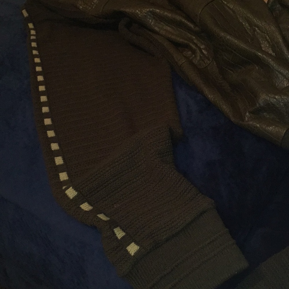 Men's Sweater - Picture 4 of 5